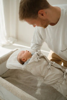 Baby schläft im CosyMe und wird im CosyMe abgelegt